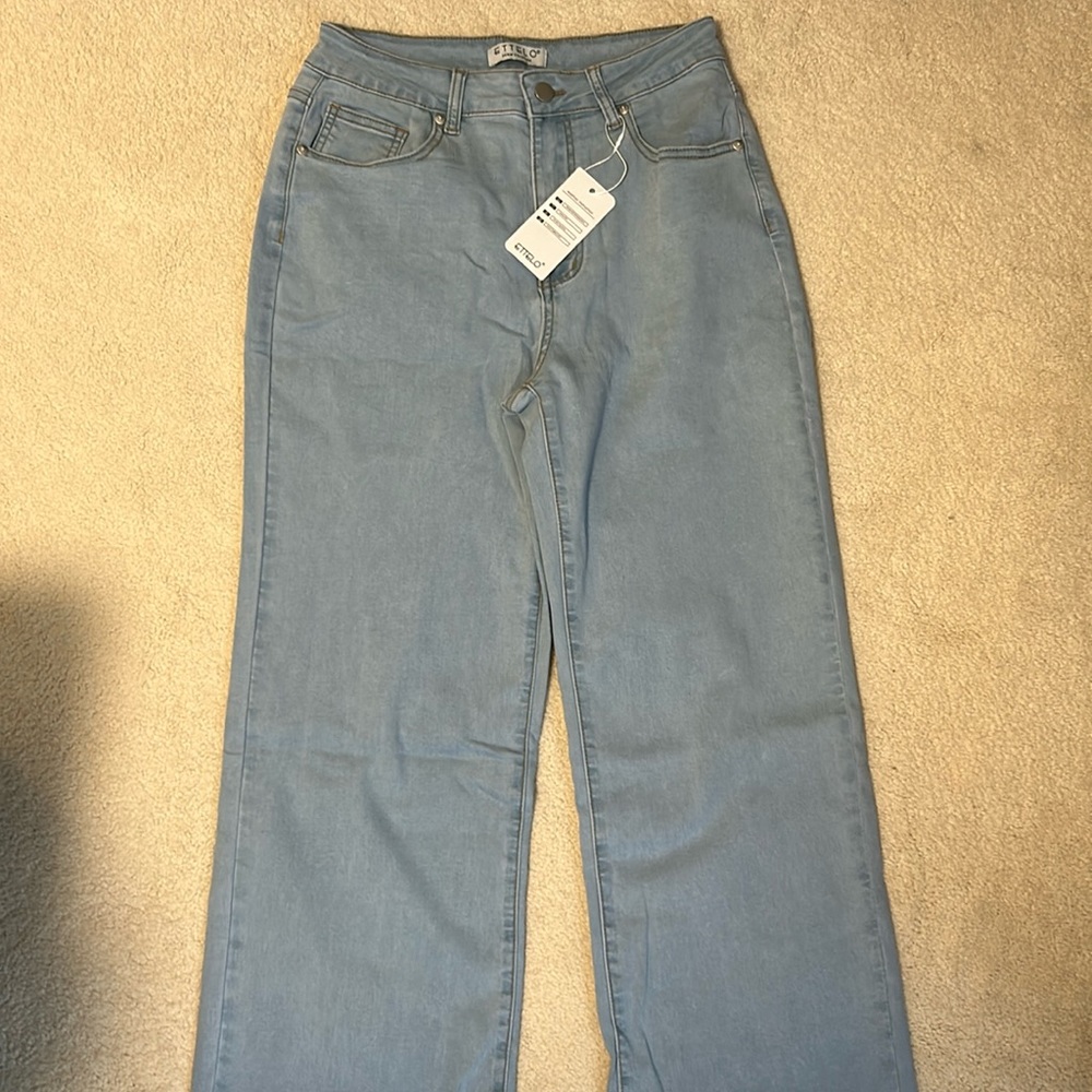 Etello Women’s Jeans Mid-Wasted Size 6. Never Worn Tags still on.